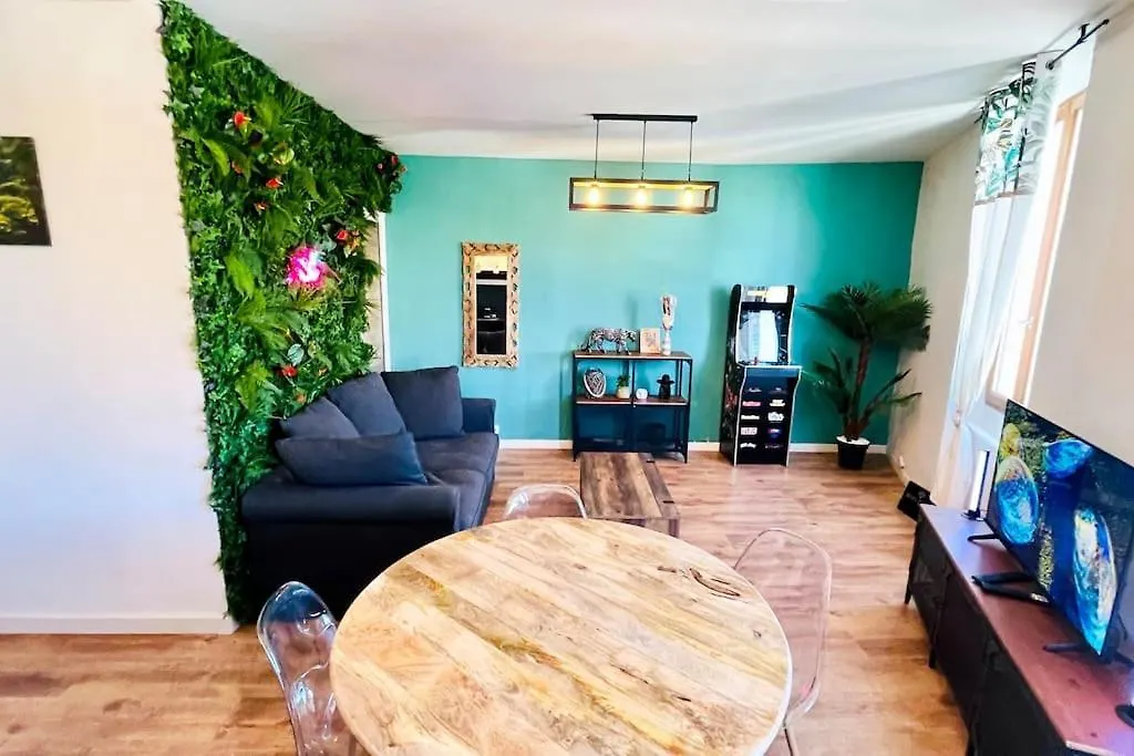 Jungle Room Le Muy